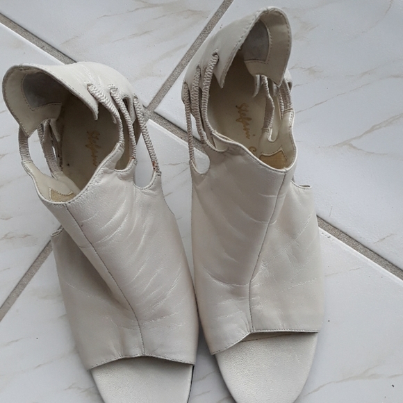 Ladies Stephanie collection Ivory sandals - Picture 1 of 4